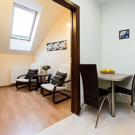 Vanilla 1, 2bdr 2bth 5min To Main Square