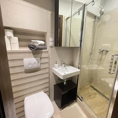 Vanilla 1, 2bdr 2bth 5min To Main Square *