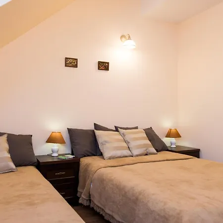 Vanilla 1, 2bdr 2bth 5min To Main Square Apartamento