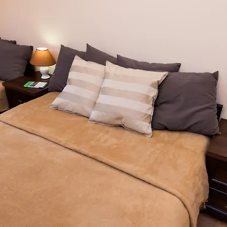 Vanilla 1, 2bdr 2bth 5min To Main Square